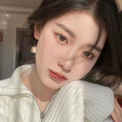 庭院里的女人